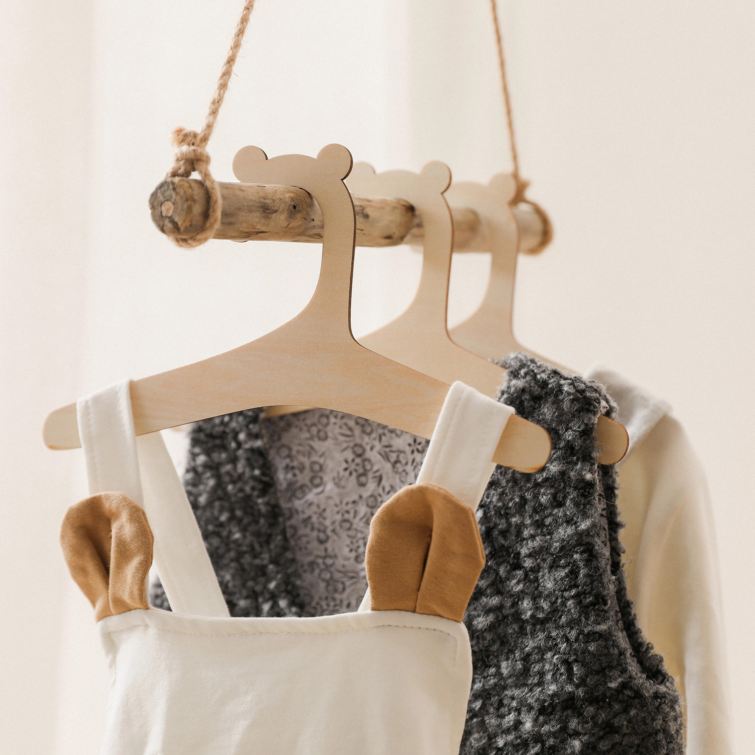 5/10 قطع شماعات خشبية للأطفال، - مراجعة Baby Clothing Hanging Rack وسعره