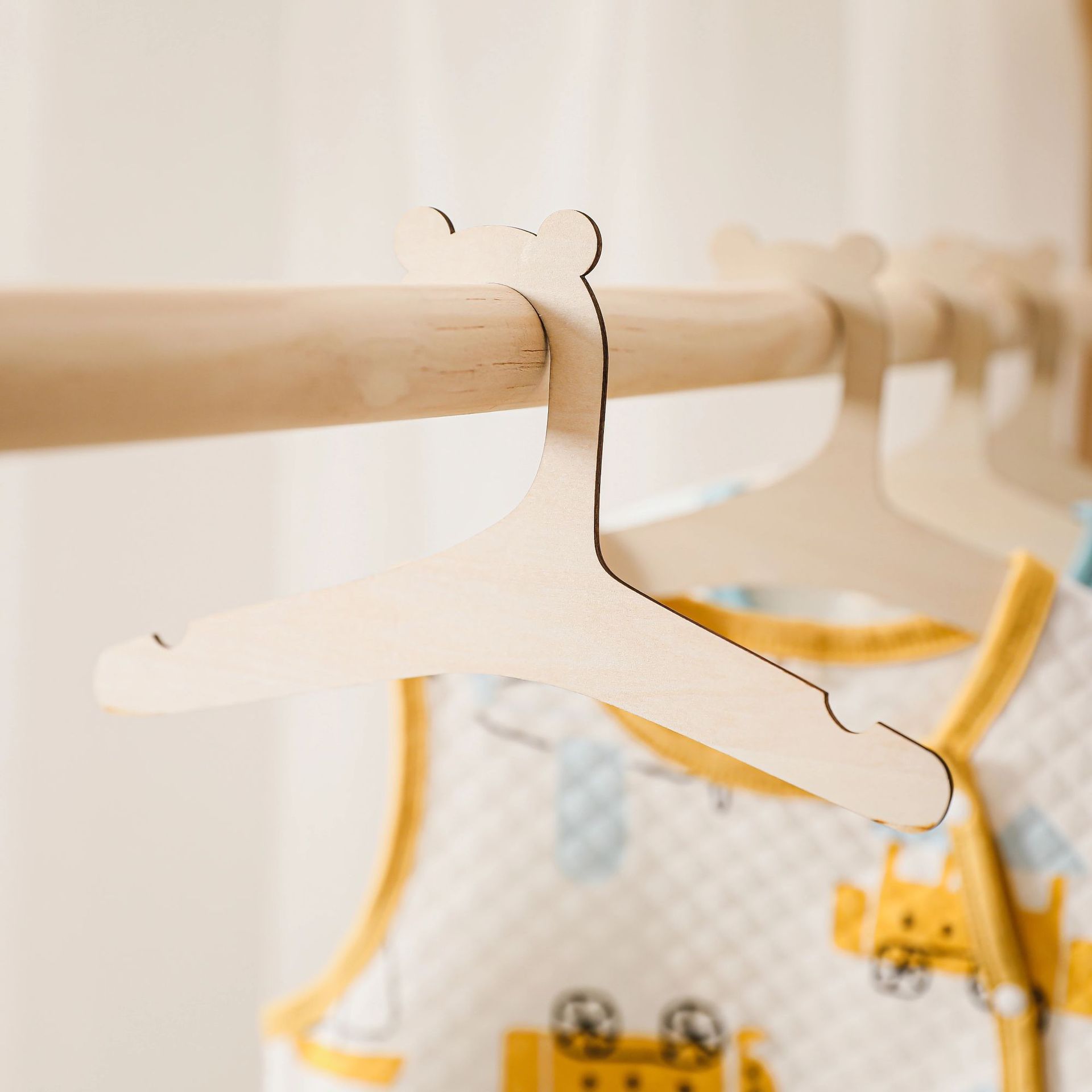 5/10 قطع شماعات خشبية للأطفال، - مراجعة Baby Clothing Hanging Rack وسعره