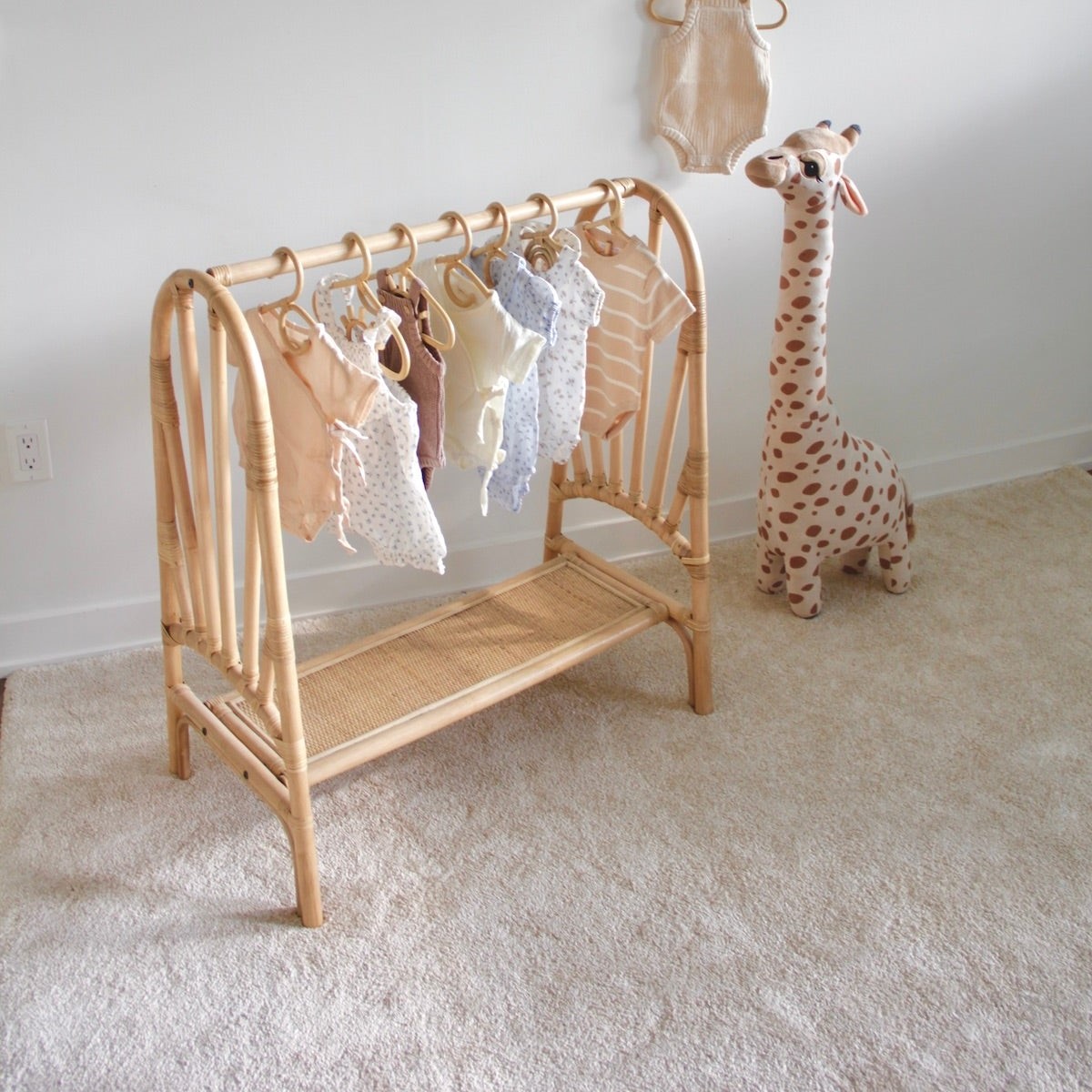 شماعات صغيرة مزخرفة، رفوف تخزي - مراجعة Baby Clothing Hanging Rack وسعره