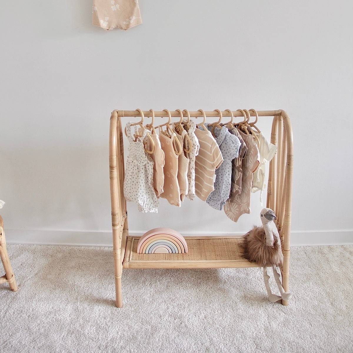 شماعات صغيرة مزخرفة، رفوف تخزي - مراجعة Baby Clothing Hanging Rack وسعره