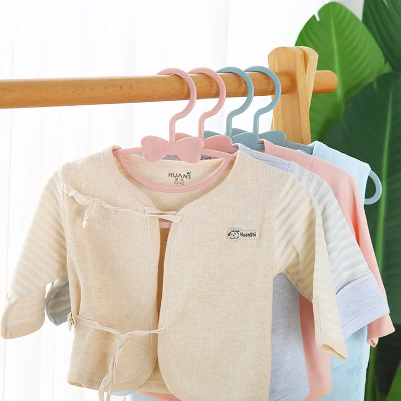 5-50 قطعة شماعات الطفل البلاست - مراجعة Baby Clothing Hanging Rack وسعره